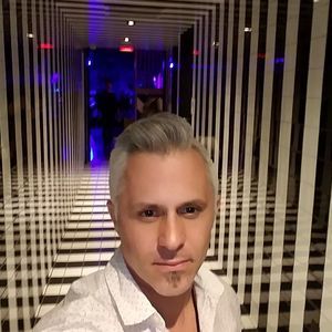 Meet your Posher, Derek